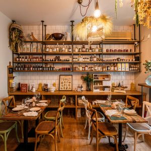 Fotografie Băcănia Veche - Delicatese & Grădină - 2